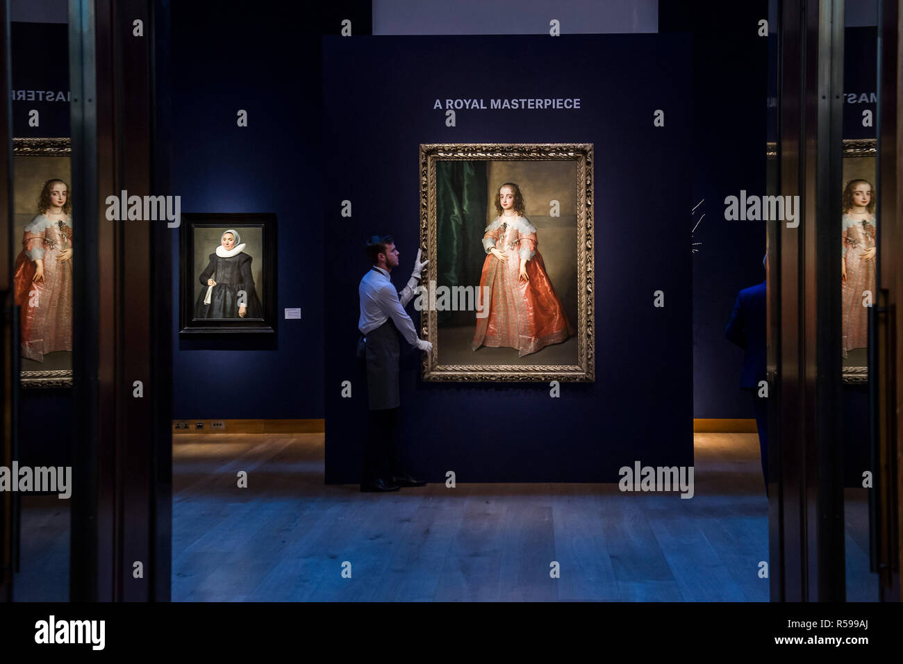 Londra, Regno Unito. 30 Nov 2018. Sir Anthony van Dyck, ritratto della Principessa Maria (1631-1660), figlia del re Carlo I di Inghilterra di intera lunghezza, in un abito rosa decorato con ricami in argento e nastri, 1641, che è offerto da un illustre Collezione privata (stima: £5,000,000-8.000.000) - Classic settimana a Christies King Street. Credito: Guy Bell/Alamy Live News Foto Stock