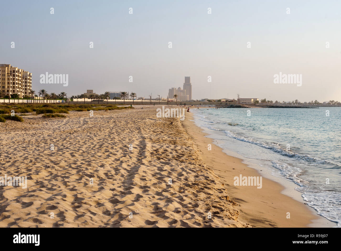 Al Hamra Village spiaggia al tramonto Foto Stock