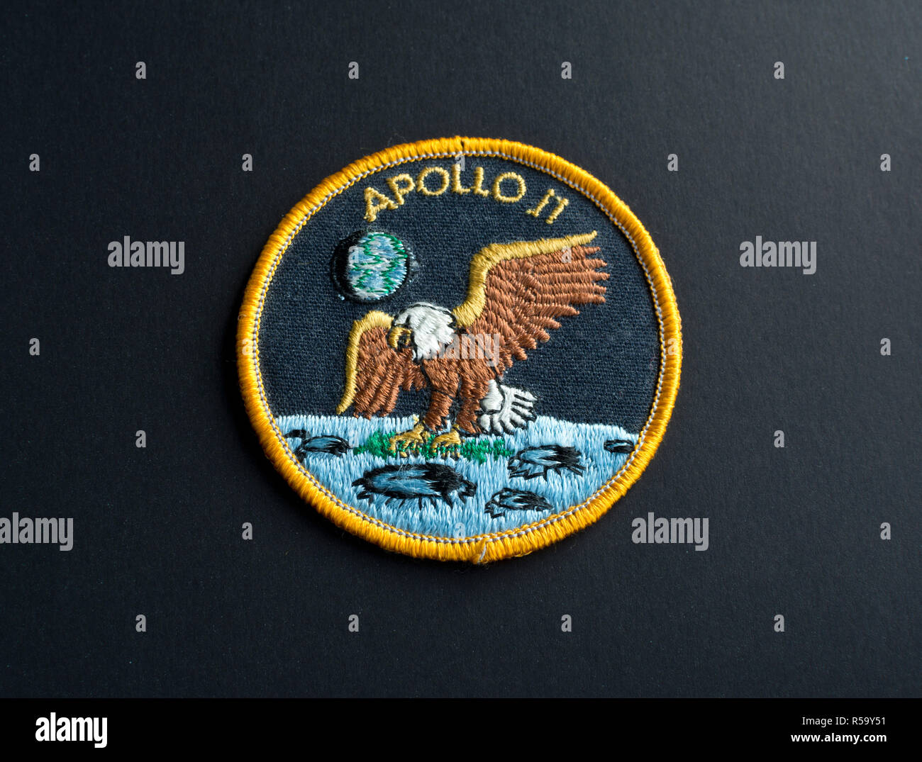 Missione NASA patch dall'Apollo 11 il volo spaziale per la luna. La NASA missione ricamato badge. Foto Stock