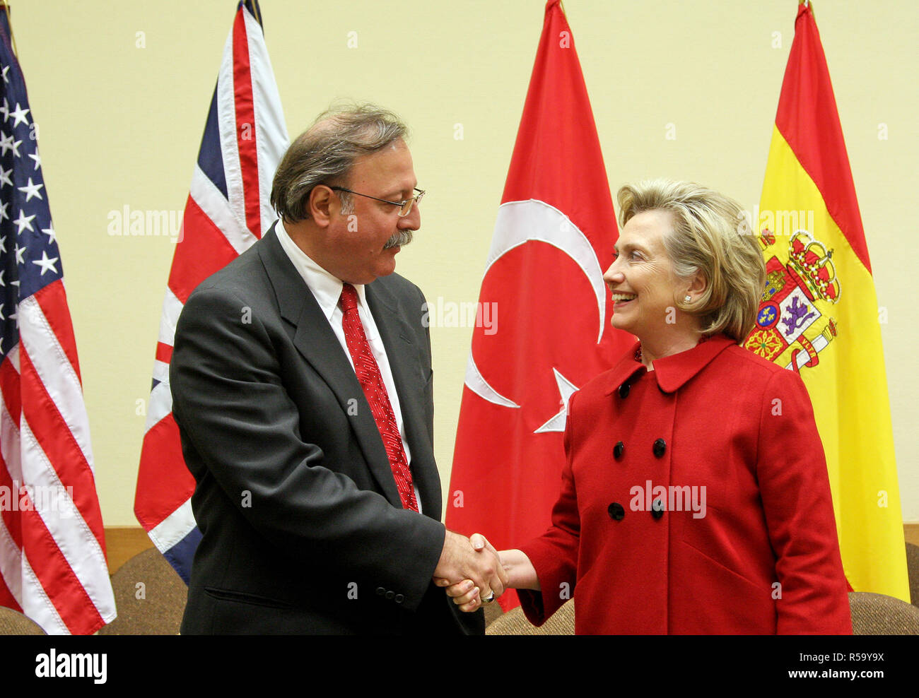 2009 - STATI UNITI Il segretario di Stato Hillary Rodham Clinton partecipa a un incontro bilaterale con il Ministro degli esteri spagnolo Miguel Angel Moratinos a Bruxelles Foto Stock