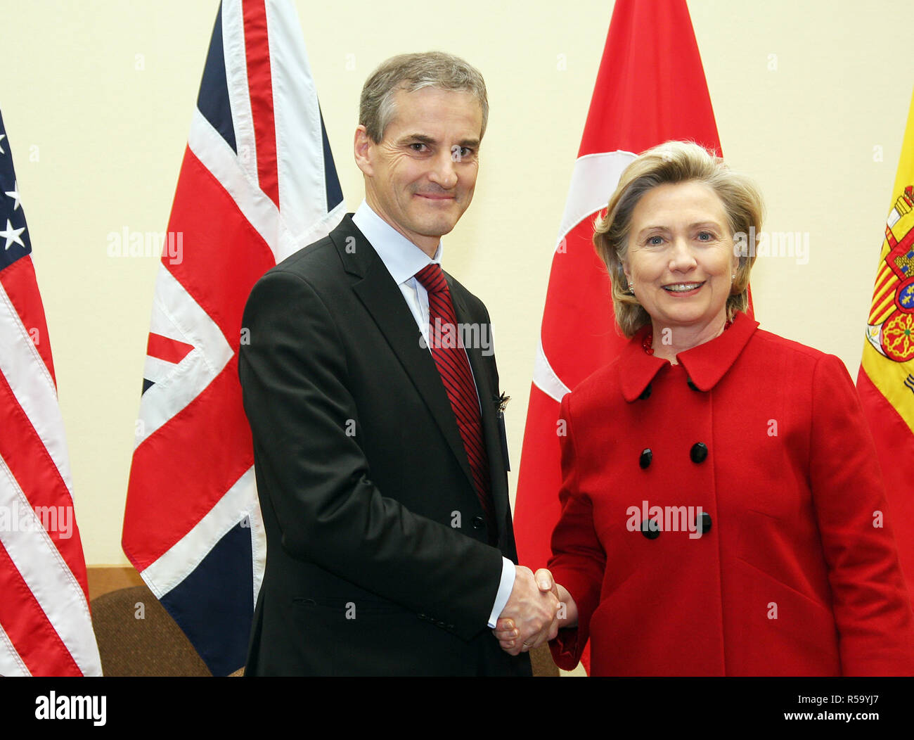 2009 - STATI UNITI Il segretario di Stato Hillary Rodham Clinton tiene un incontro bilaterale con il norvegese Ministro degli Esteri Jonas Gahr Stoere a Bruxelles Foto Stock