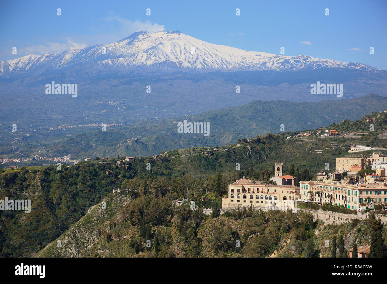 Vista del Vulcano Etna, Taormina, Sicilia, Italia Foto Stock