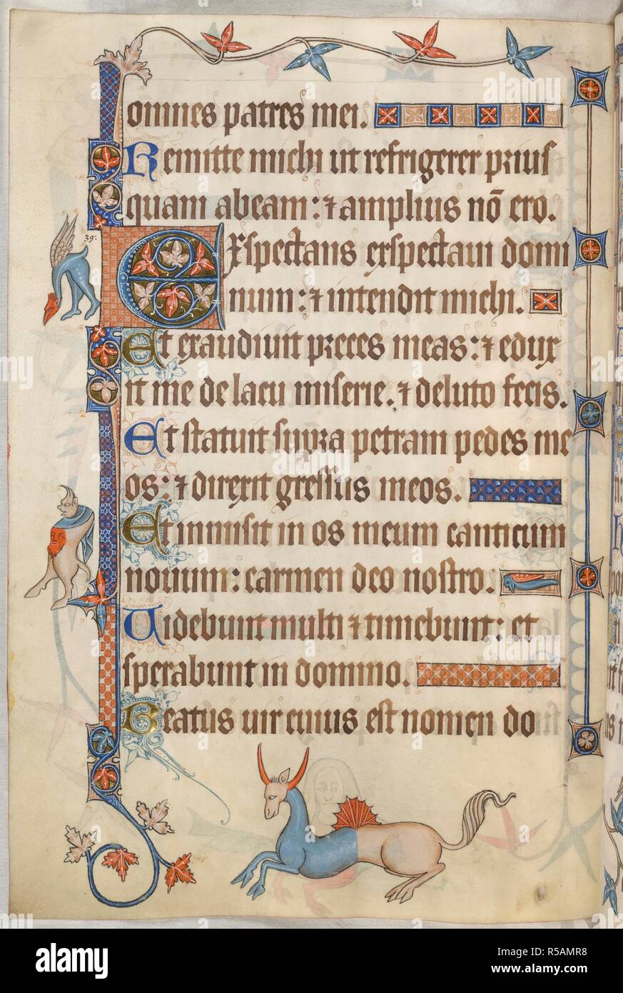 Il salmo 39; grottesche. Luttrell Salterio. Inghilterra [East Anglia]; circa 1325-1335. [Tutto] folio fine del Salmo 38. Il salmo 39 inizio con iniziale decorata "E". Decorazione di confine con due piccole grottesche. Nel margine inferiore, una grottesca nella forma di un cavallo, con corna e selvaggi zoccoli immagine presa dal Luttrell Salterio. Originariamente pubblicato/prodotto in Inghilterra [East Anglia]; circa 1325-1335. . Fonte: Aggiungi. 42130, f.77v. Lingue: Latina. Foto Stock