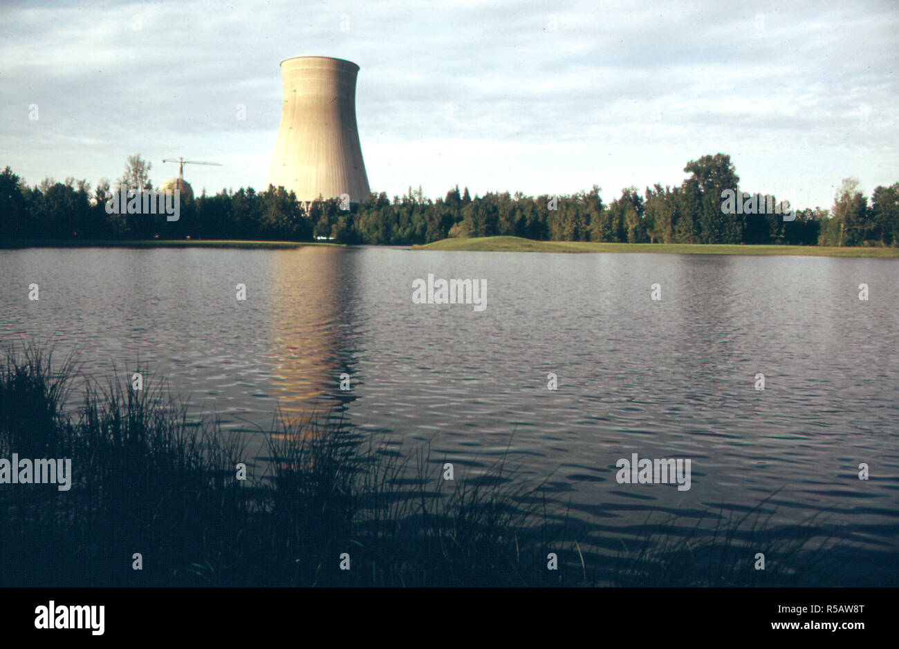 Trojan impianto nucleare di Ranier sul fiume Columbia. Costruito da Portland General Electric Company sotto un permesso di AEC, il progetto ha incontrato rigida opposizione da parte degli ambientalisti e degli altri 05/1973 Foto Stock