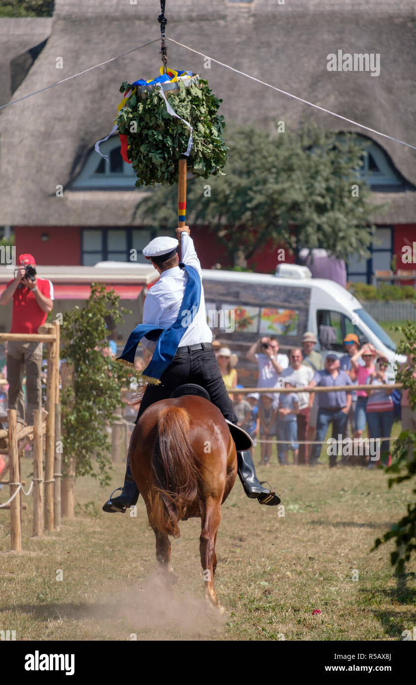 Tonnenabschlagen, tradizionale folk festival, Ahrenshoop, Fischland Darß-Zingst, Meclenburgo-Pomerania Occidentale, Germania Foto Stock