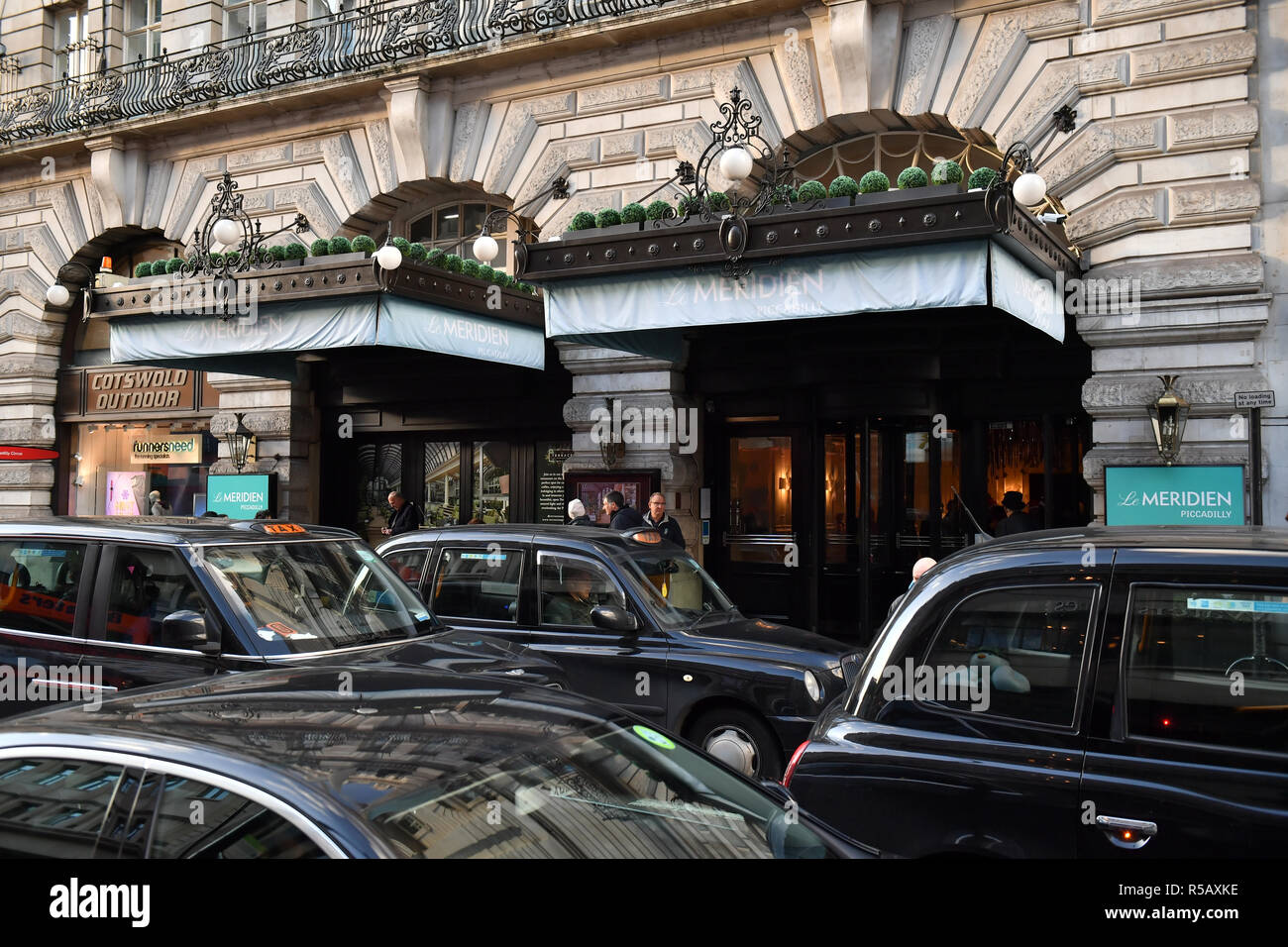 Hotel Le Meridien Piccadilly a Londra, a Marriott hotel Starwood. Marriott ha annunciato 500 milioni di ospiti' i dati potrebbero essere stati esposti durante le violazioni che iniziò nel 2014 dalla proprietà Starwood prenotazione guest database, che include il lusso di Londra. Foto Stock