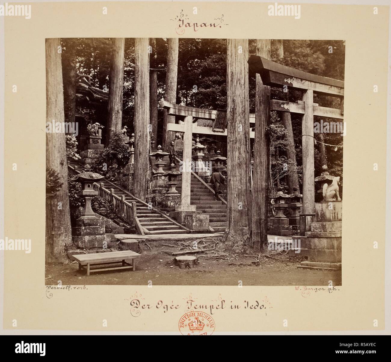 Tempio di Jedo (Edo). [Una serie di 56 viste della città e villaggi ... in Giappone]. W. Burger ph. Giappone, c.1869. Fonte: maps.8.d.24 la piastra 25. Autore: WILHELM BURGER. Foto Stock