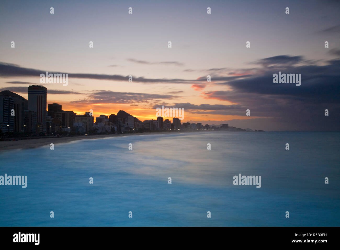 Il Brasile, Rio de Janeiro Ipanema beach a sunrise Foto Stock