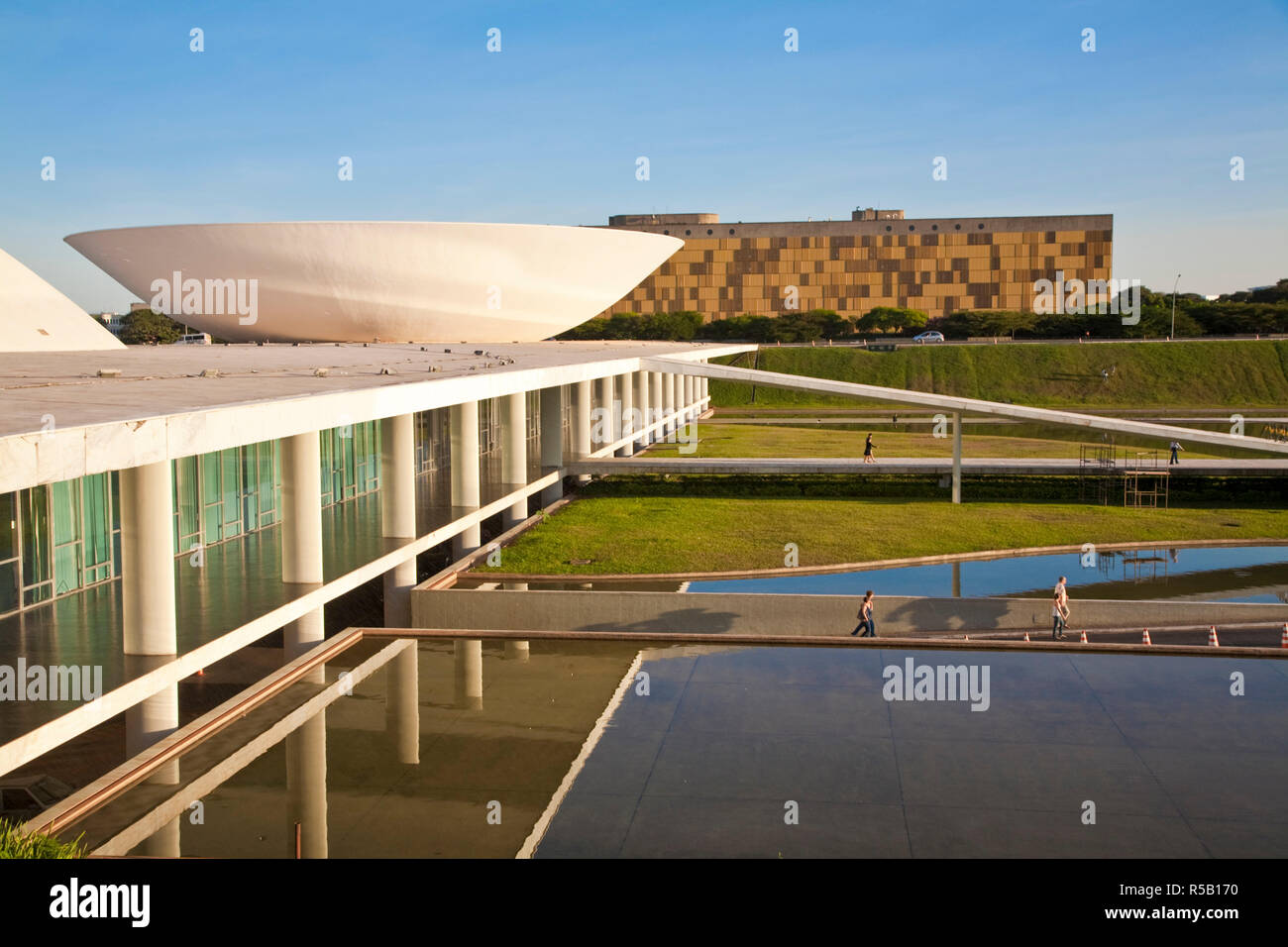 Il Brasile, Distrito Federal-Brasilia, Brasilia, del congresso nazionale del Brasile, progettato da Oscar Niemeyer Foto Stock