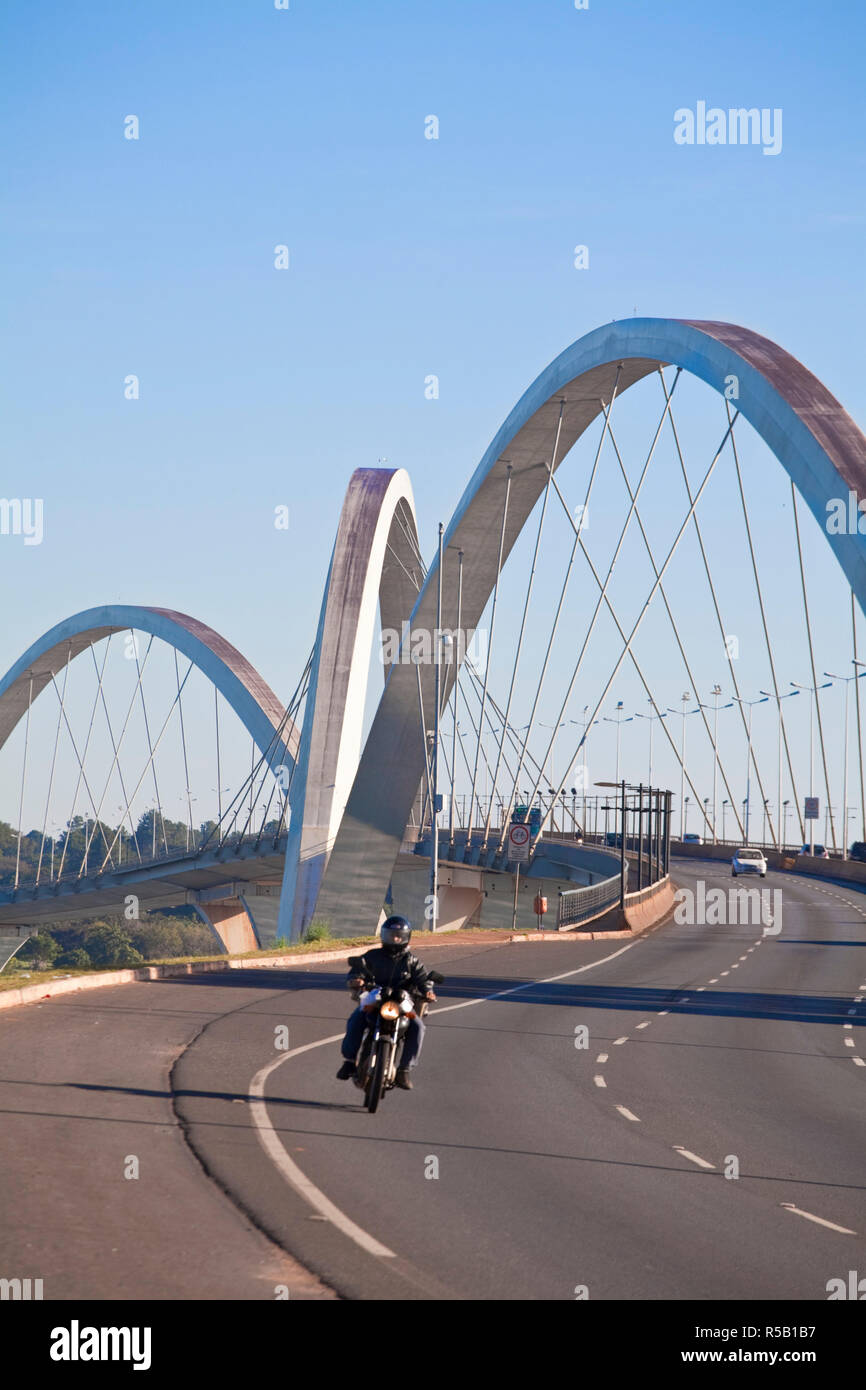 Il Brasile, Distrito Federal-Brasilia, Brasilia, lago Paranoa - lago Paranoa fare, Juscelino Kubitschek bridge Foto Stock