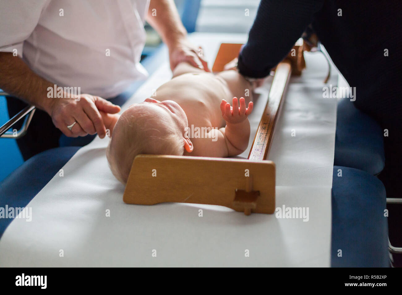 Medico di medicina generale con il bambino. Foto Stock