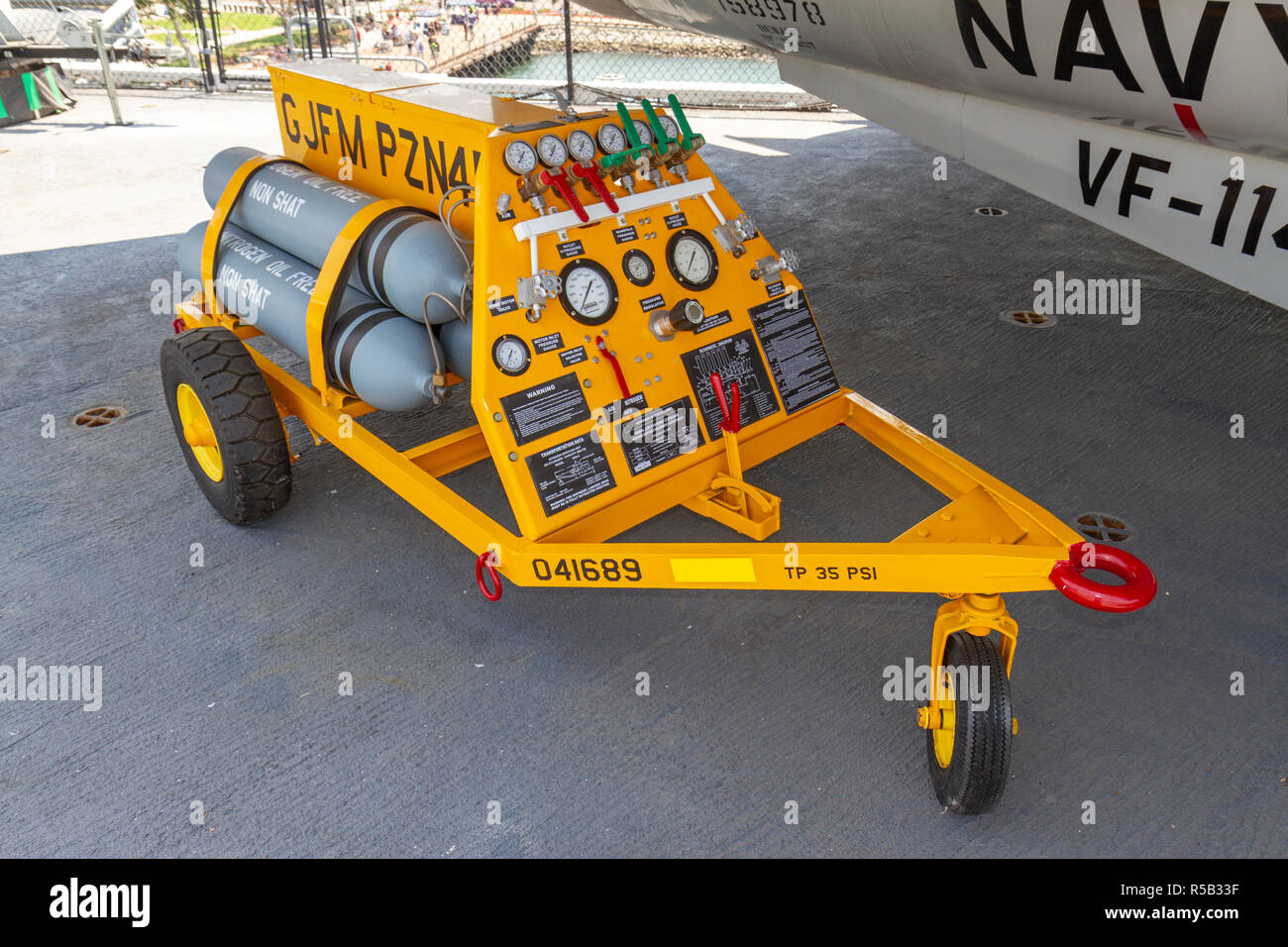 Un azoto unità di manutenzione (attrezzature di supporto a terra) USS Midway Museum di San Diego, California, Stati Uniti. Foto Stock
