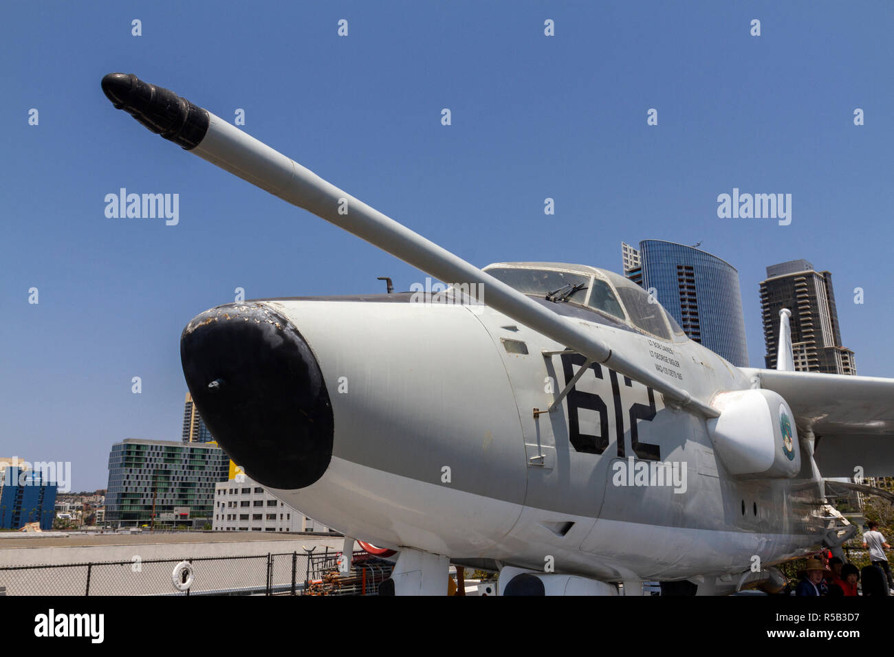 Ugello di rifornimento su un EKA-3 Skywarrior, electronic warfare aeromobili e petroliera USS Midway Museum di San Diego, California, Stati Uniti. Foto Stock