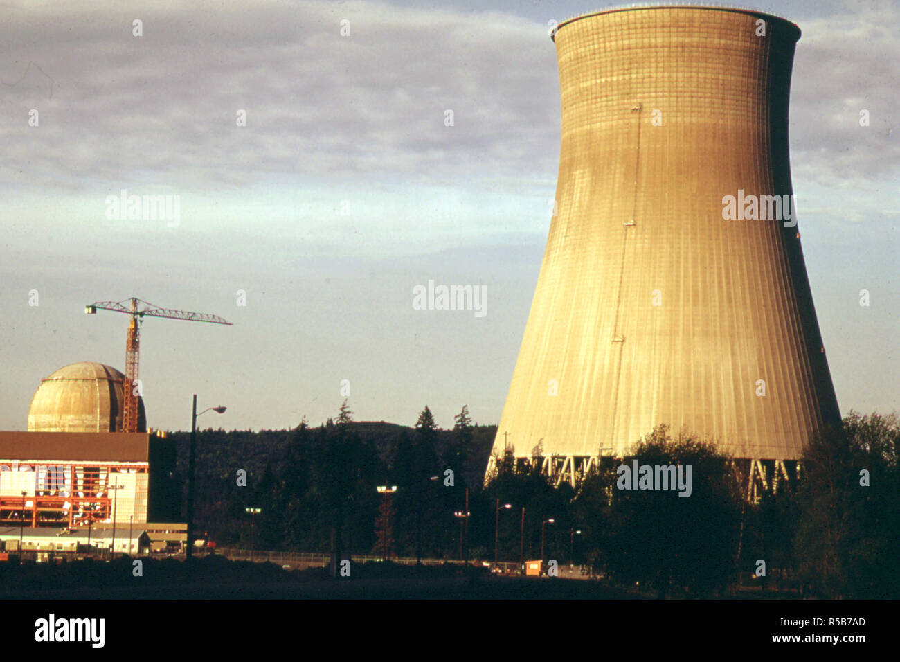 Trojan impianto nucleare di Ranier sul fiume Columbia. Costruito da Portland General Electric Company sotto un permesso di AEC, il progetto ha incontrato rigida opposizione da parte degli ambientalisti e degli altri 05/1973 Foto Stock
