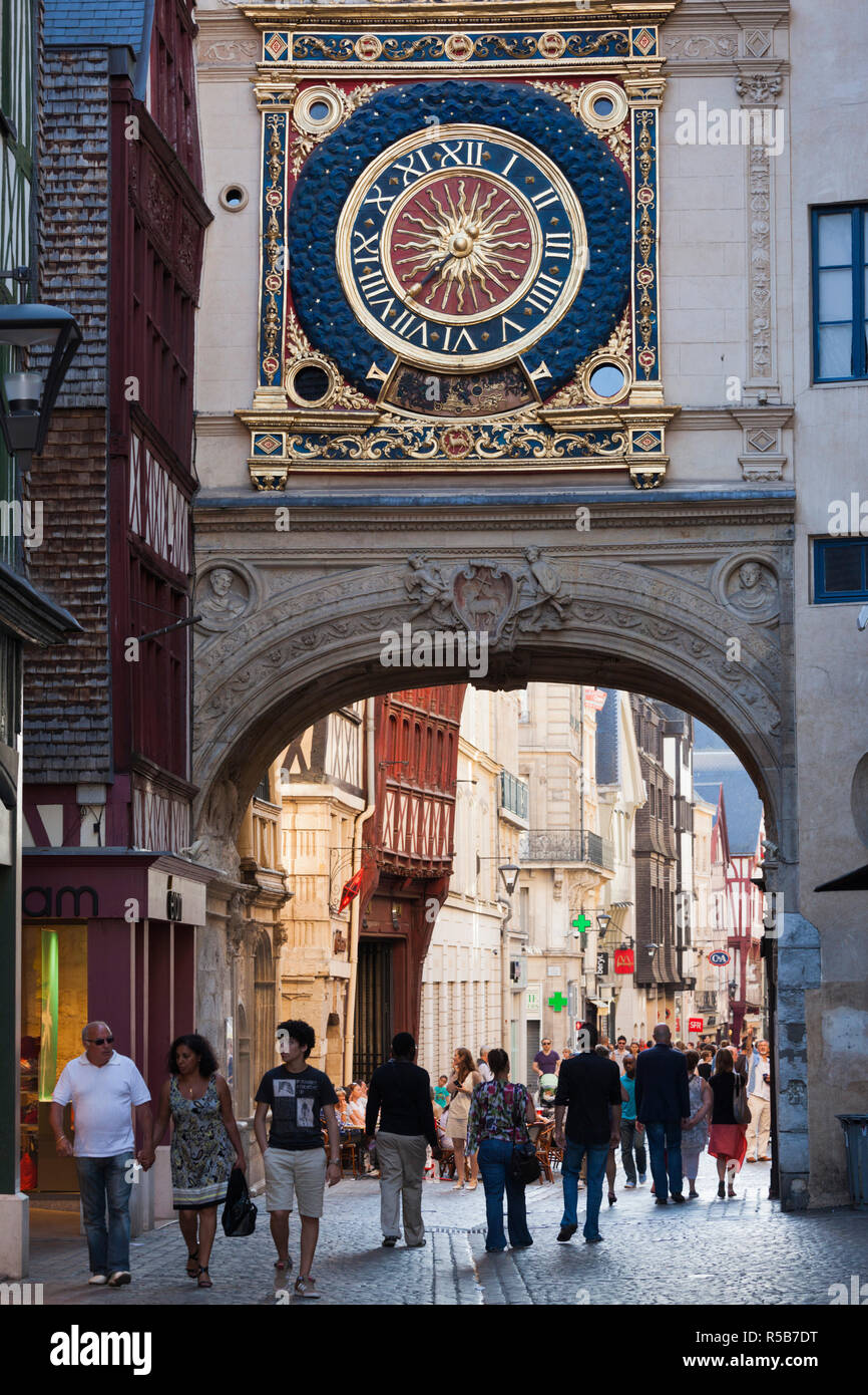 Francia, regione della Normandia, dipartimento Seine-Maritime, Rouen, Gros Horloge clock tower Foto Stock