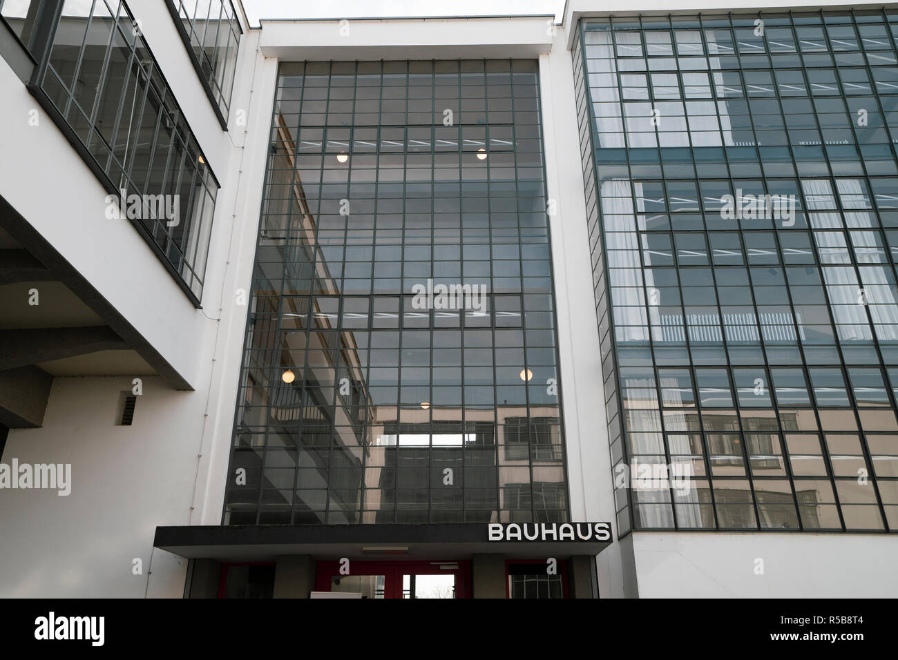 Architettura Bauhaus presso la Scuola di Design a Dessau, Germania Foto Stock
