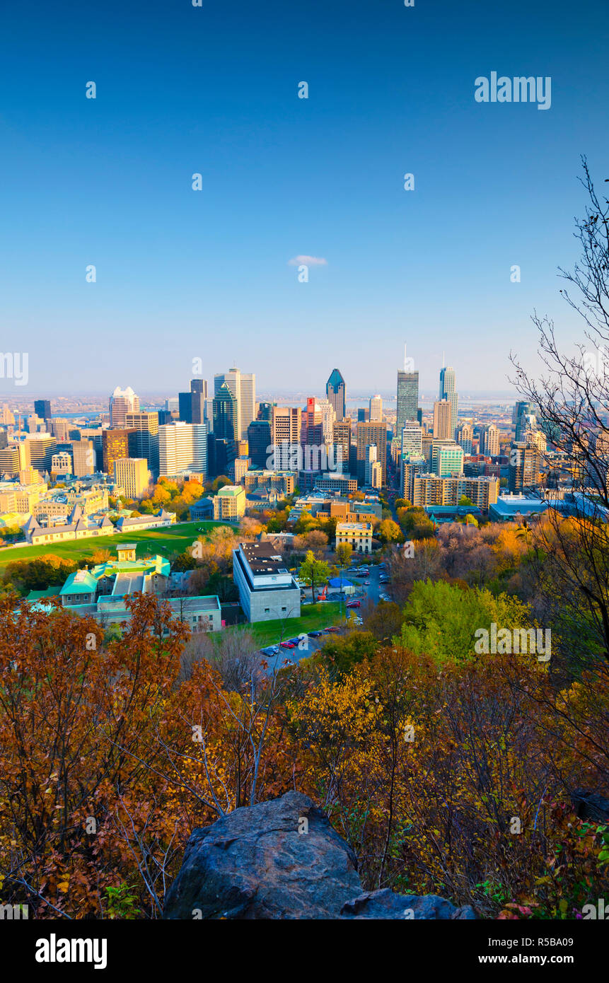 Canada Quebec, Montreal. Downtown da Mount Royal Park o il Parc du Mont-Royal Foto Stock