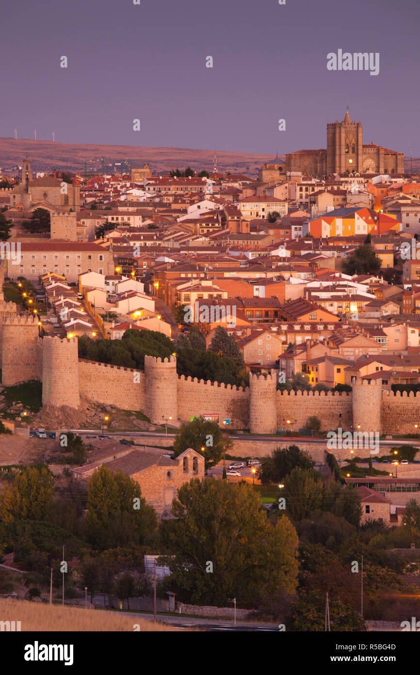 Spagna, Castilla y Leon Regione, Provincia di Avila, Avila, Las Murallas, mura, vista in elevazione Foto Stock