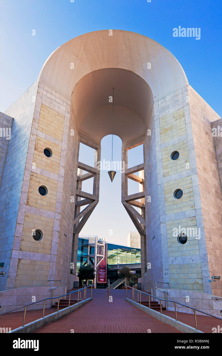 Israele, Tel Aviv, ingresso ad arco per il Tel Aviv Museum of Art complex Foto Stock