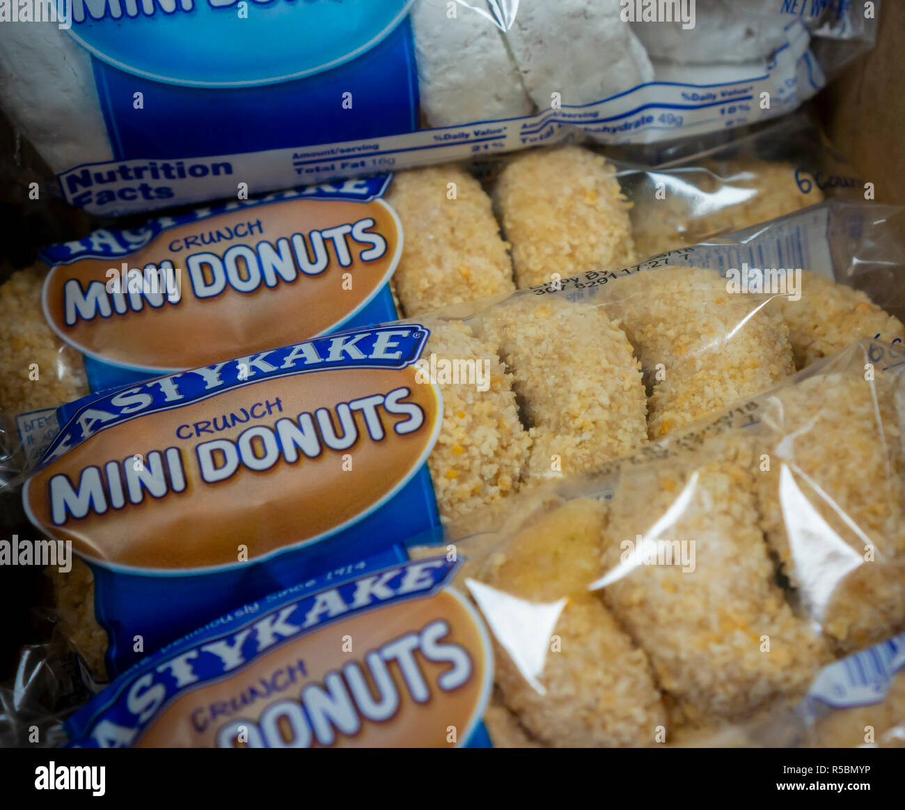 Fiori Cibi' marchio Tastykake mini ciambelle da uno scaffale di supermercato in New York Martedì, Novembre 20, 2018. (Â© Richard B. Levine) Foto Stock