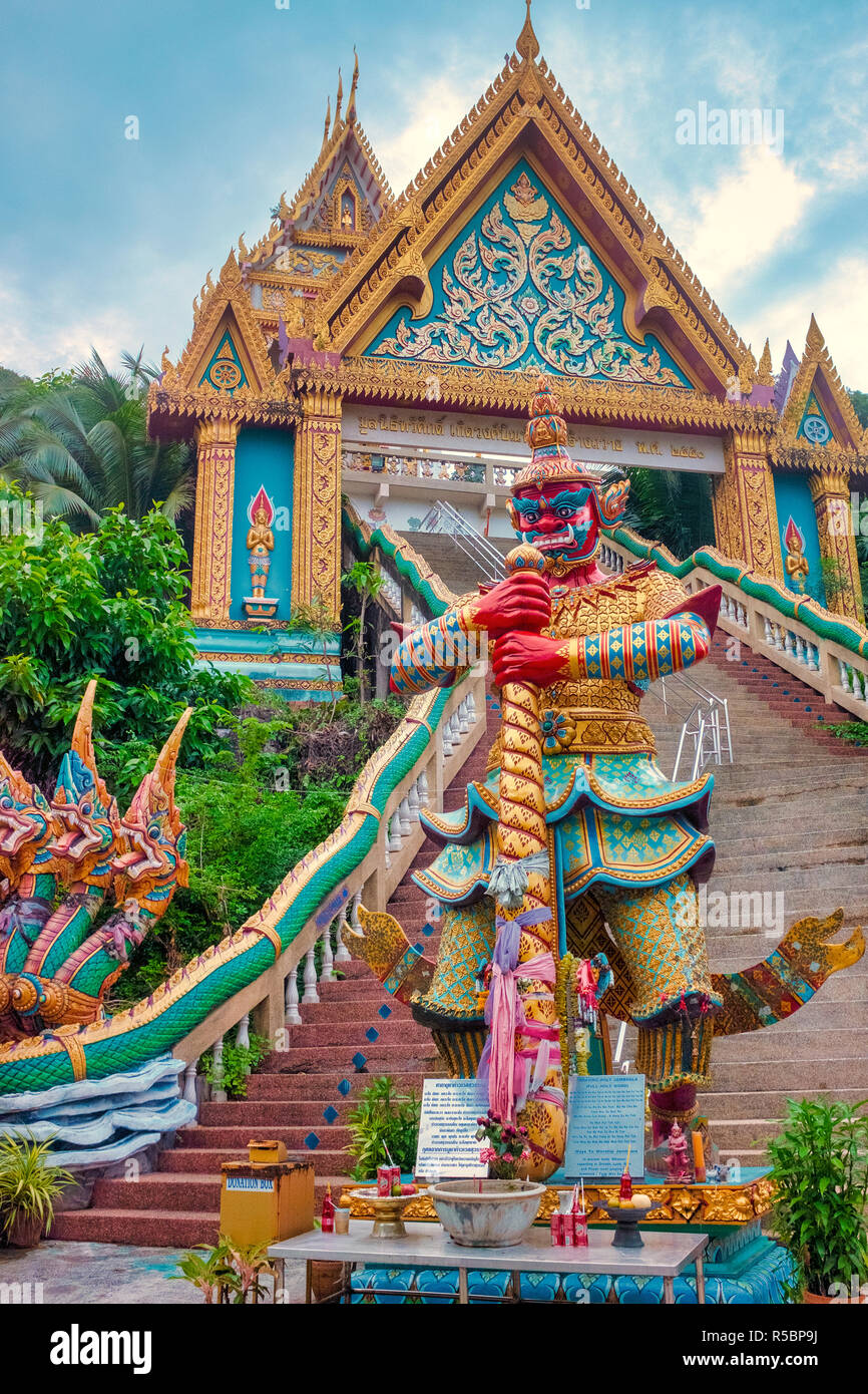 Statua di Yamaraj, il signore della morte,in Wat Kao Rang, città di Phuket, Tailandia Foto Stock