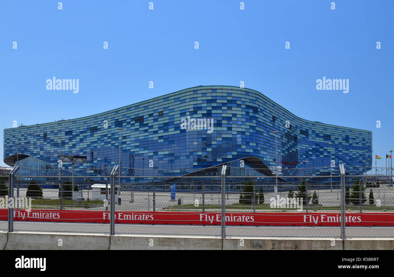 Sochi, Russia - 2 giugno 2018. Iceberg palazzo degli sport invernali nel Parco Olimpico Foto Stock