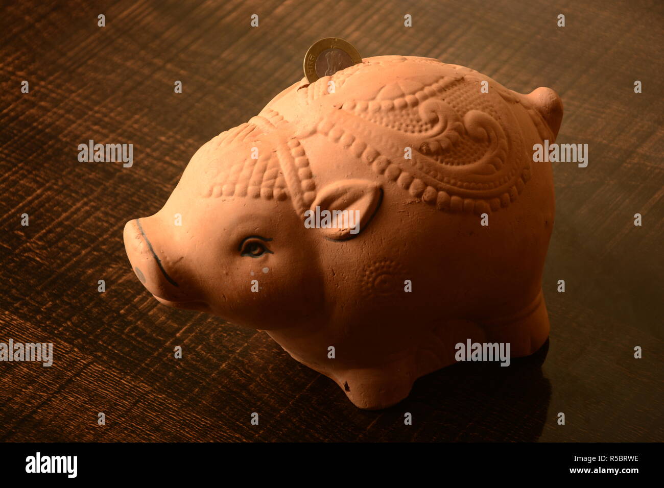 Gullak è il nome tradizionale di un contenitore di monete o indiani salvadanaio,salvadanaio nessuno Foto Stock