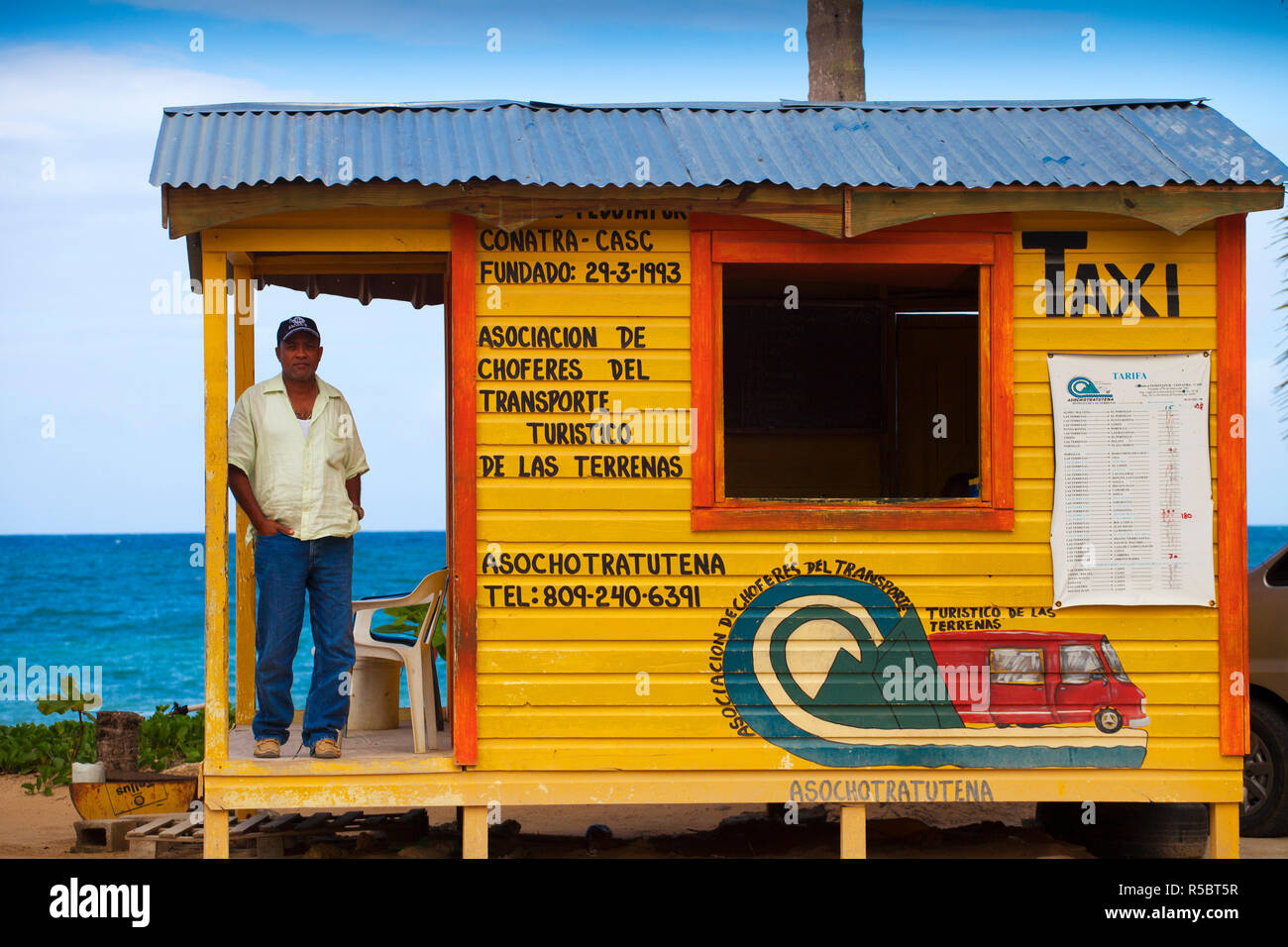 Repubblica Dominicana, penisola di Samana, Las Terrenas, Taxi capanna sulla spiaggia strada Foto Stock