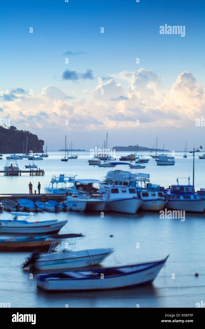 Repubblica Dominicana, Est della penisola di Samana, Samana, vista del porto al crepuscolo Foto Stock