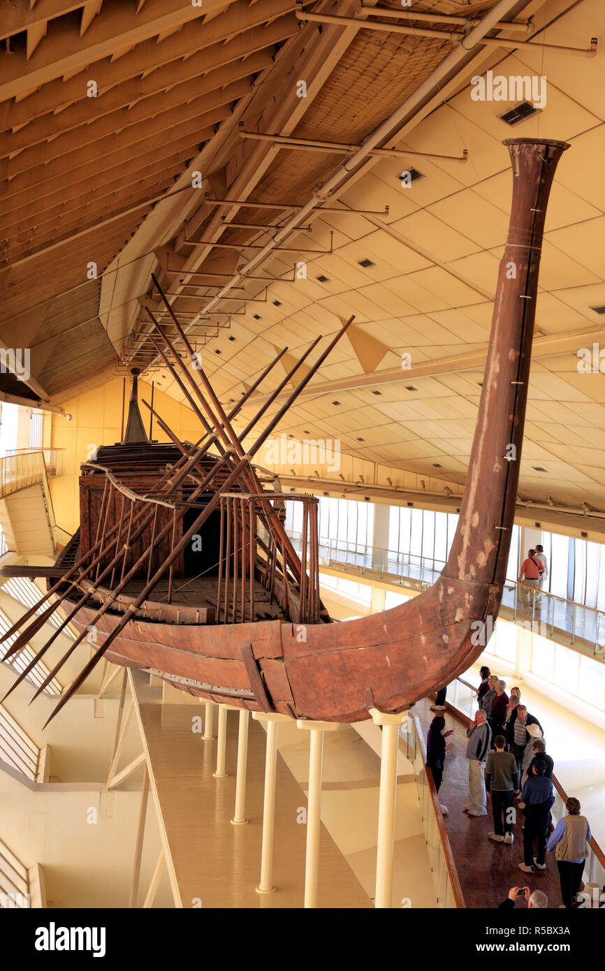 Barca solare museum di Giza in Egitto Foto Stock