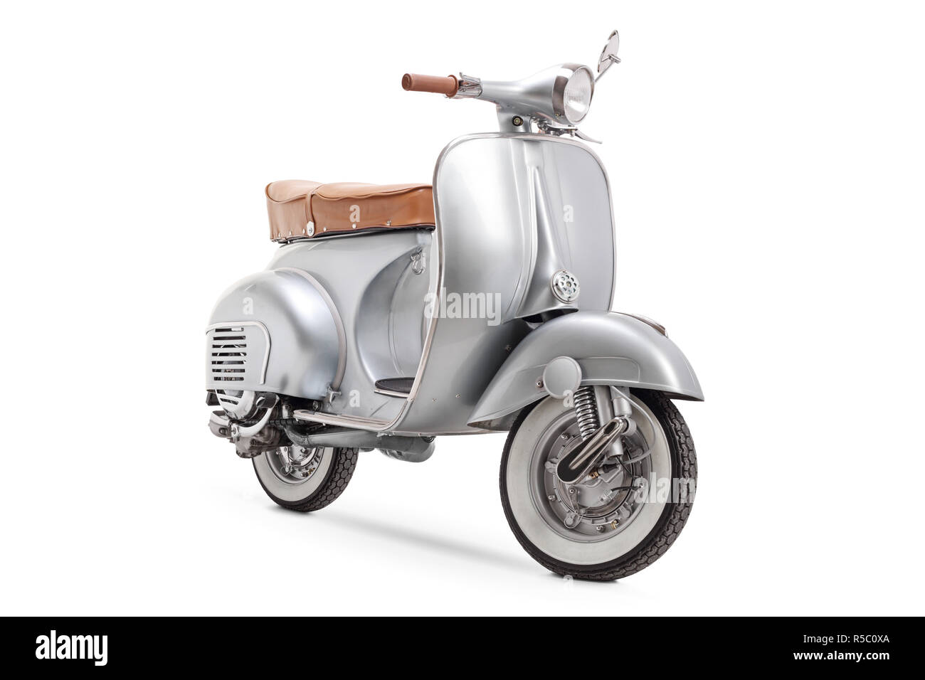 Studio shot di un'annata 1961 VBB 150 scooter Vespa isolati su sfondo bianco Foto Stock