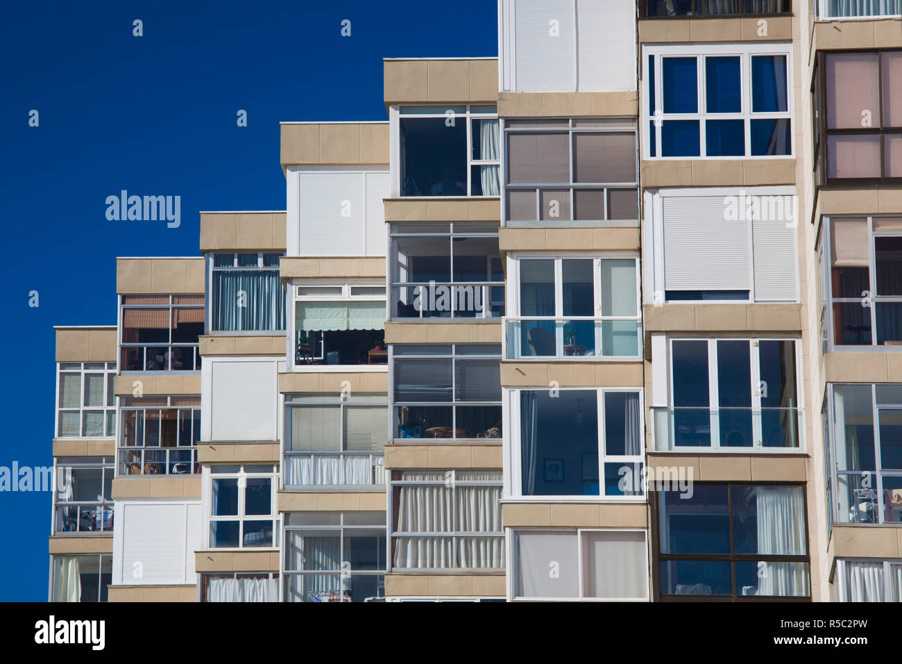 Spagna Cantabria regione Cantabria Provincia, Santander, beachfront highrise building Foto Stock
