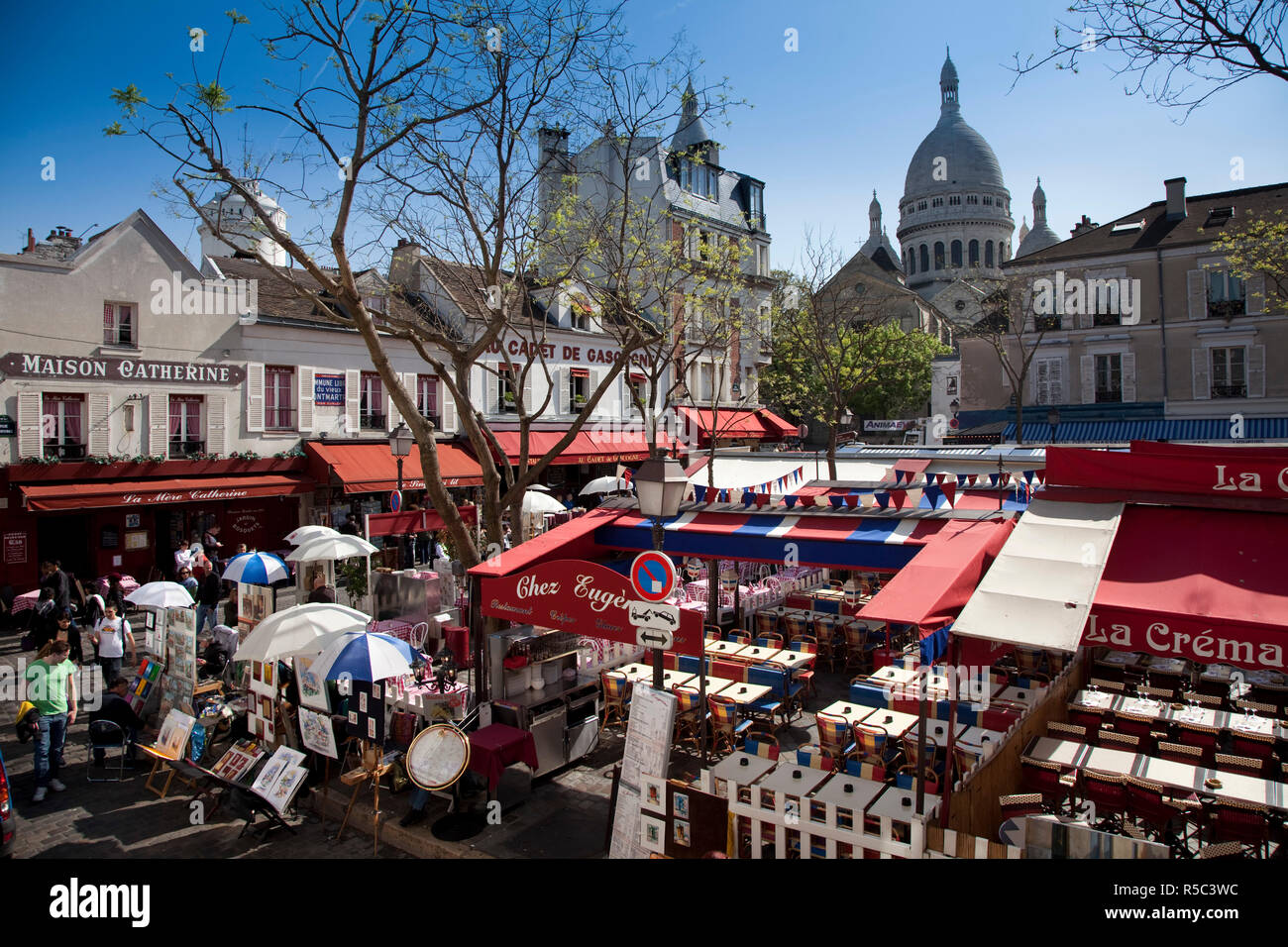 Place du Tertre e dal Sacré Coeur e da Montmartre, Parigi, Francia Foto Stock