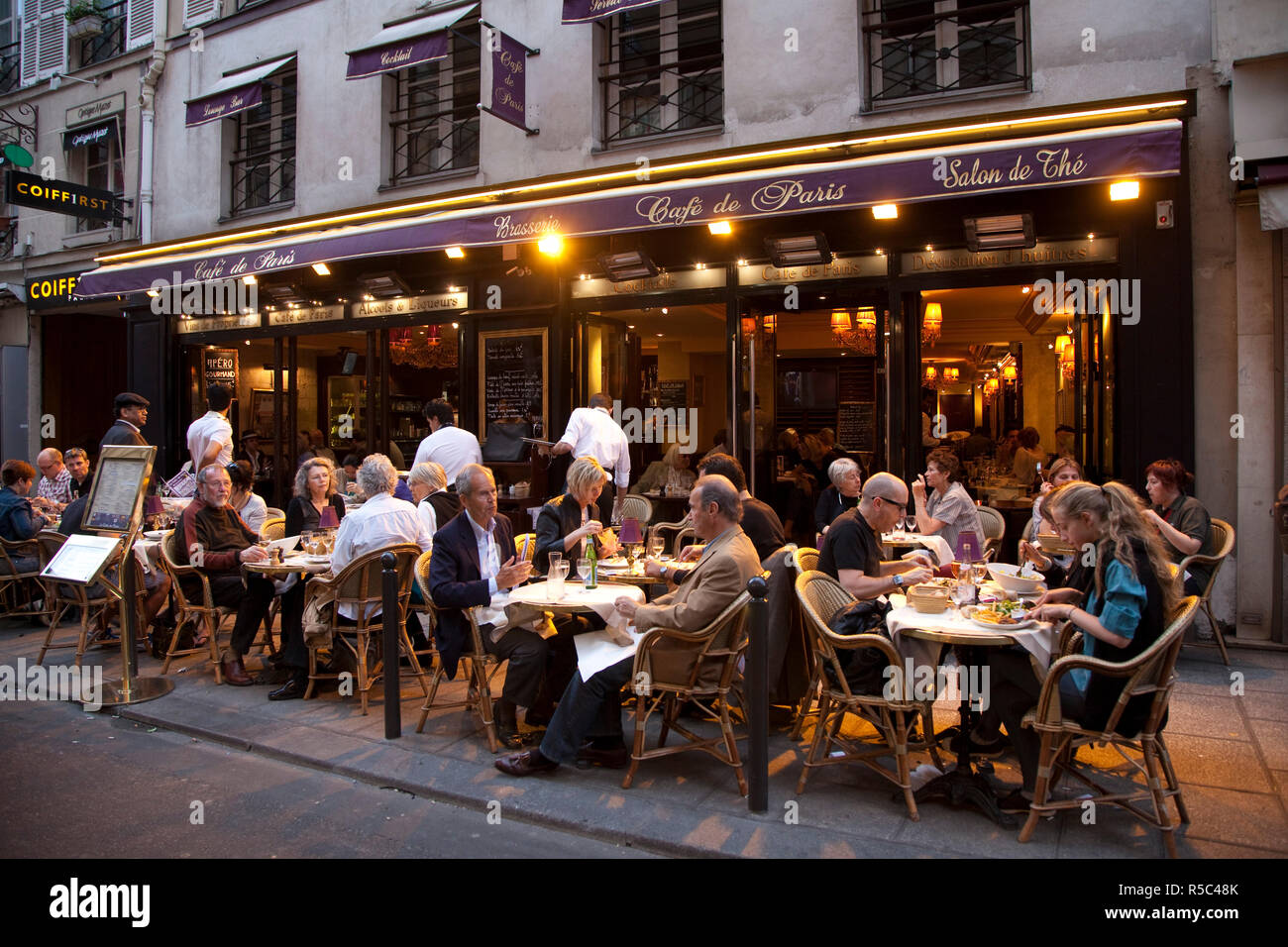 Cafe/ristorante nel quartiere Saint Germain des Pres, quartiere Rive Gauche, Paris, Francia Foto Stock