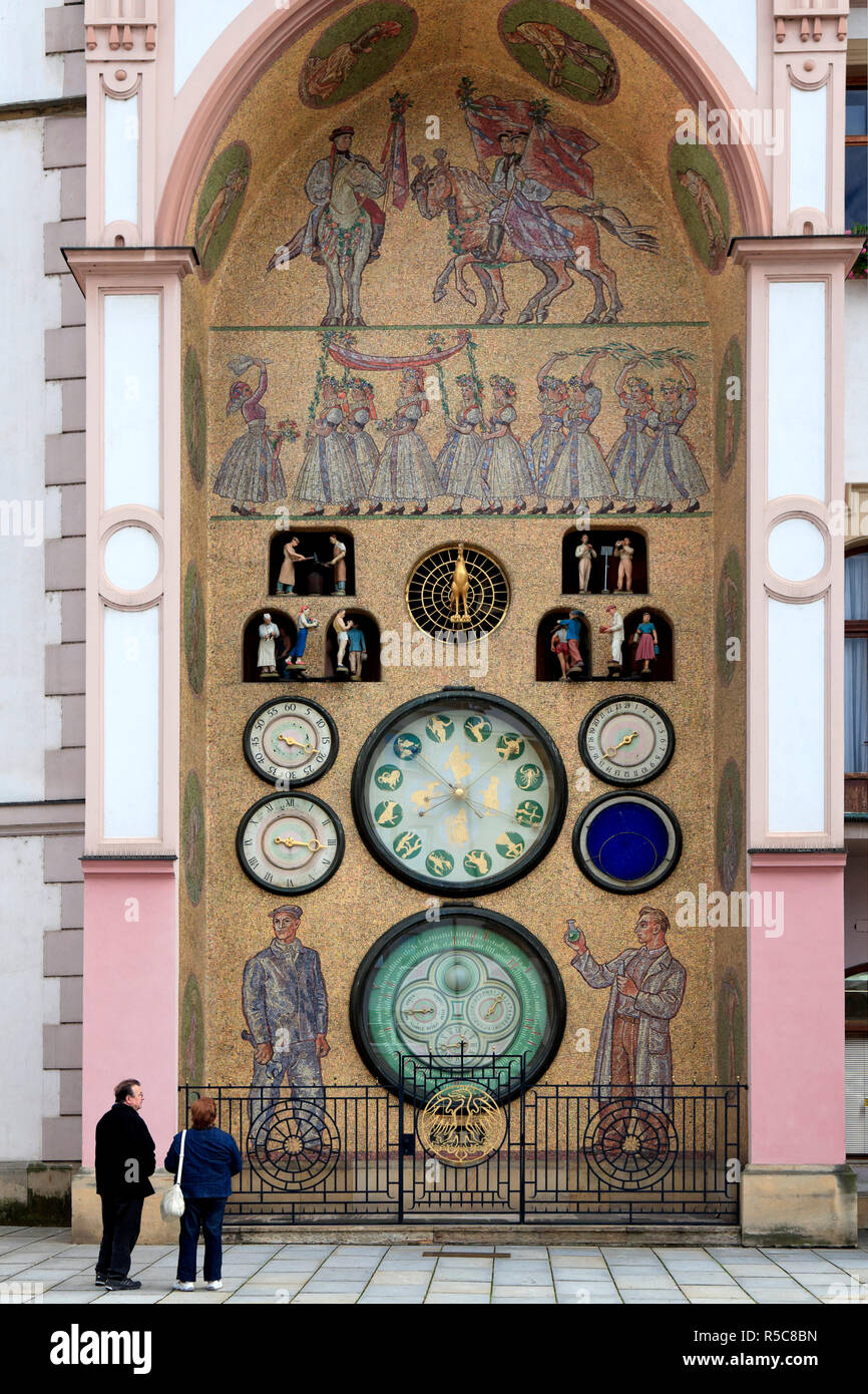 Repubblica Ceca Moravia settentrionale, Olomouc, Horni Namesti Square,  stile comunista orologio astronomico Foto stock - Alamy