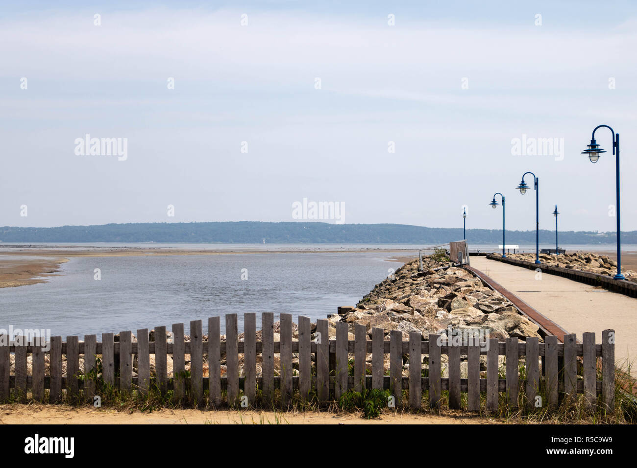 Una passeggiata vicino al fiume Saint-Lawrence vicino Baie-St-Paolo nella regione di Charlevoix in Quebec, Canada. Foto Stock