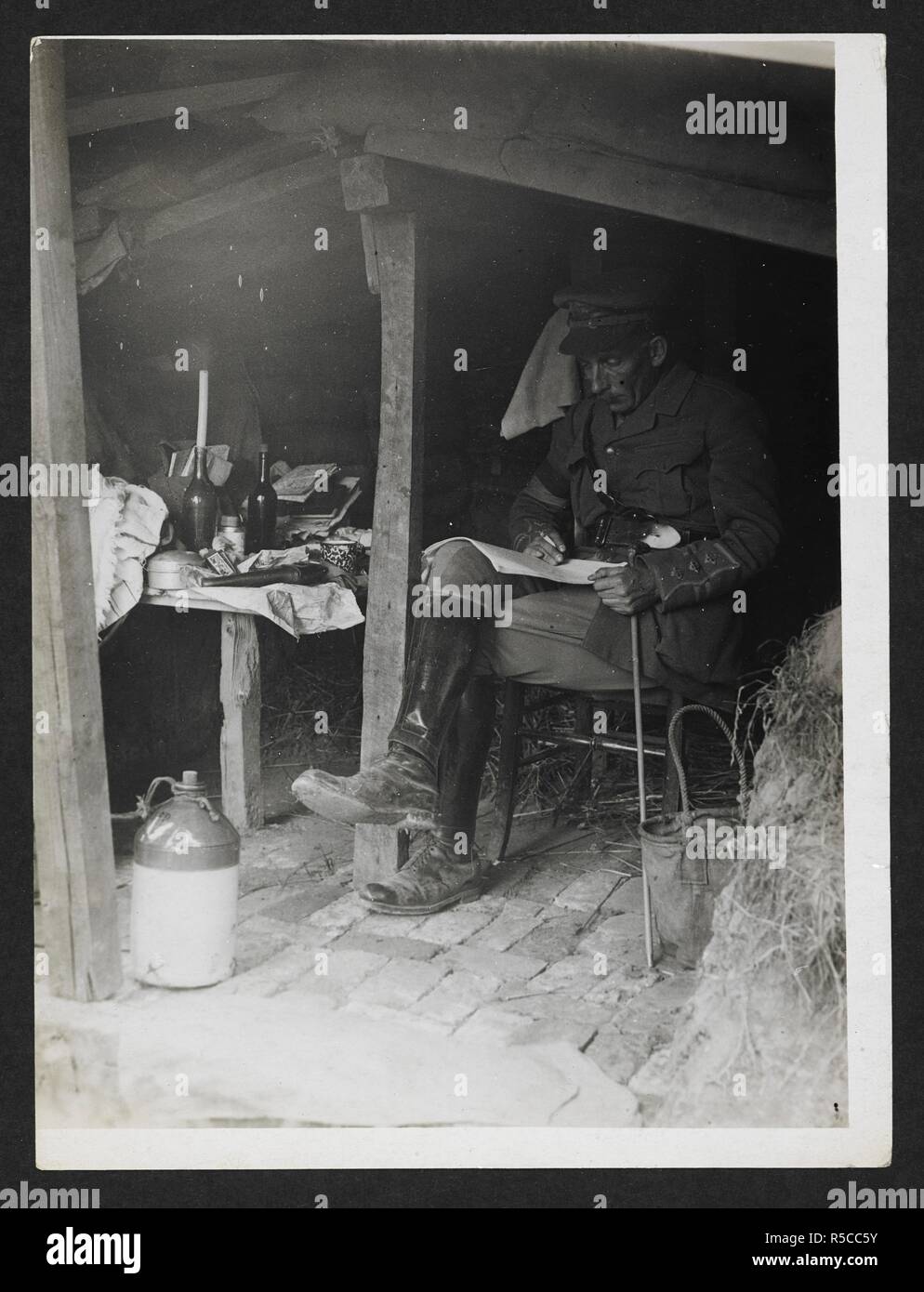 Una sezione di segnale al lavoro [Merville, Francia]. 31 lug 1915. Record dell'esercito indiano in Europa durante la Prima Guerra Mondiale. Xx secolo, 31 lug 1915. Gelatina stampe d'argento. Fonte: Foto 24/(203). Autore: Girdwood, H. D. Foto Stock