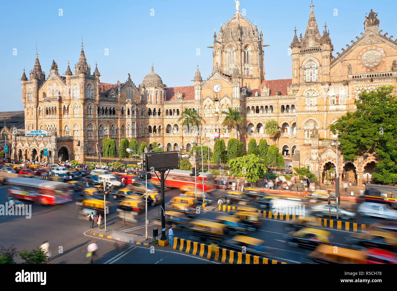 Chhatrapati Shivaji Terminus (Victoria Terminus), più trafficata Stazione ferroviaria in Asia, Mumbai, nello Stato del Maharashtra, India Foto Stock