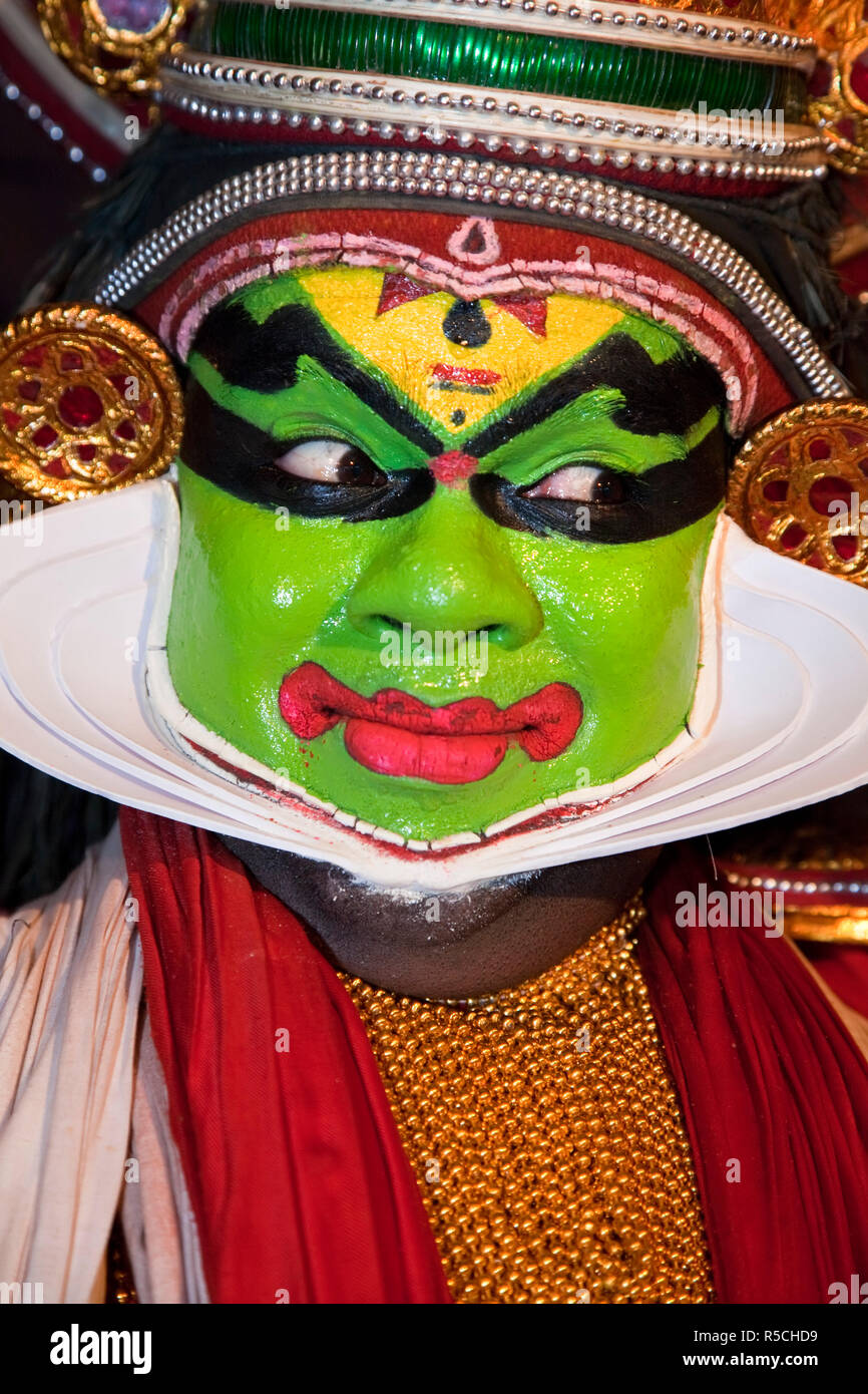 Kathakali Dancer India Kerala, India. Kathakali è la tradizionale forma d'arte del Kerala Foto Stock