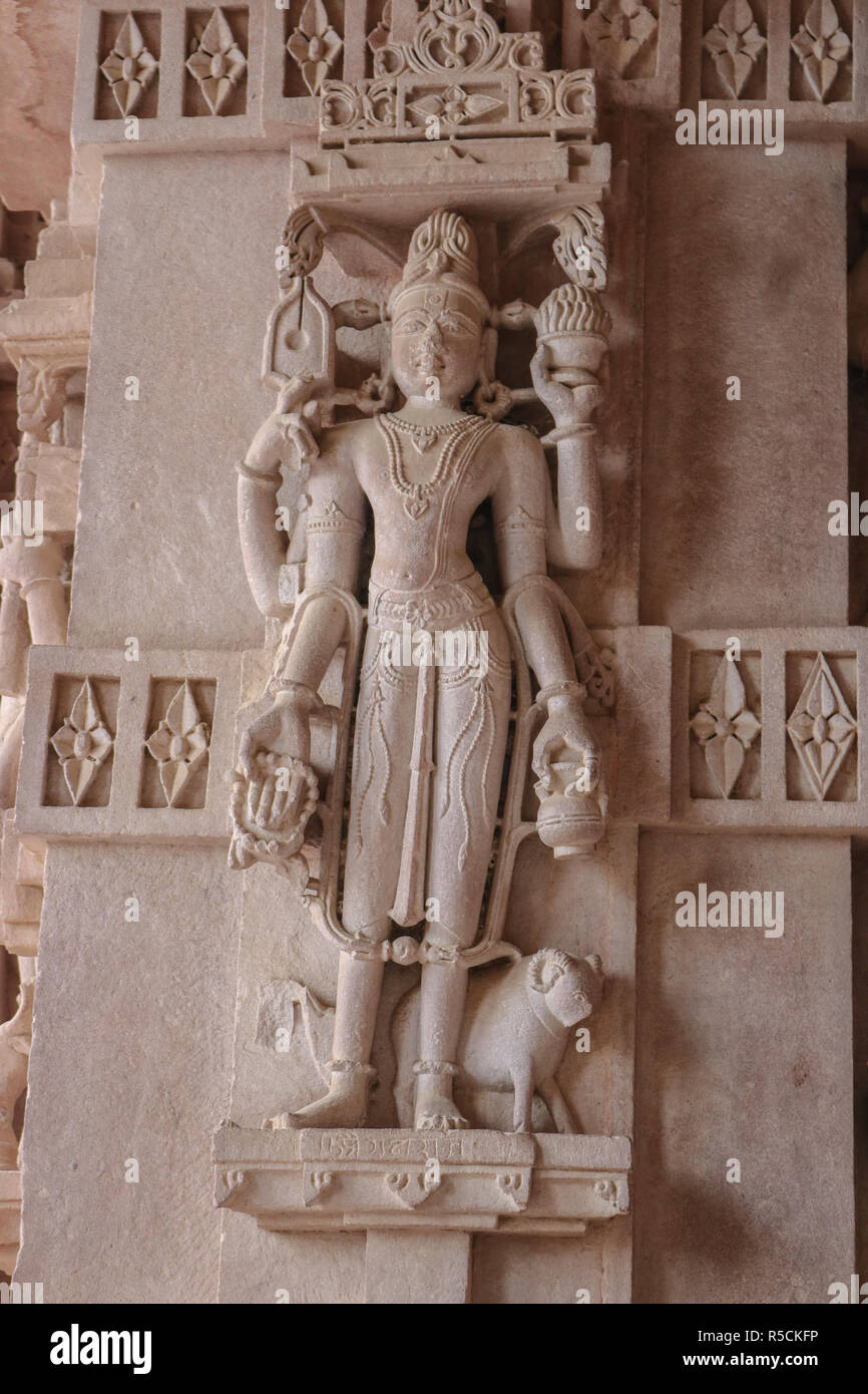 La scultura del dio indù nella parete del tempio Mandore, Jodhpur, India Foto Stock