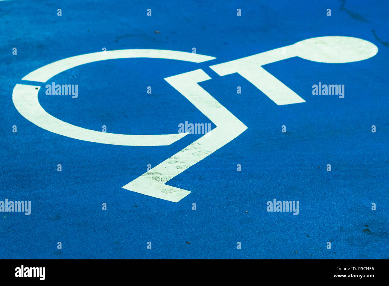 Blue Badge spazio parcheggio a Cambridge nel Regno Unito. Foto Stock