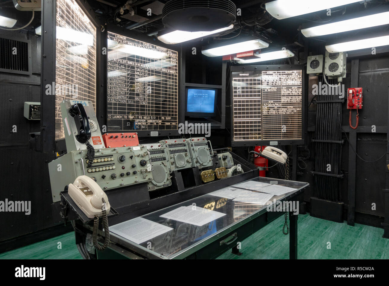 Parte del combattimento Information Center (CIC), USS Midway Museum di San Diego, California, Stati Uniti. Foto Stock
