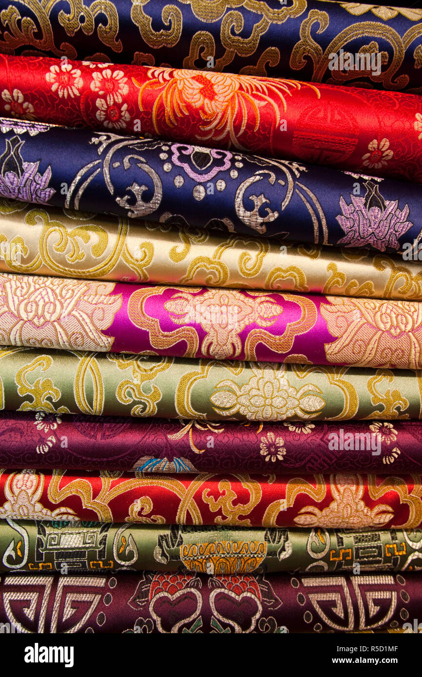 Cina, Hong Kong, il Mercato Stanley, dettaglio della Seta Cinese Display Foto Stock