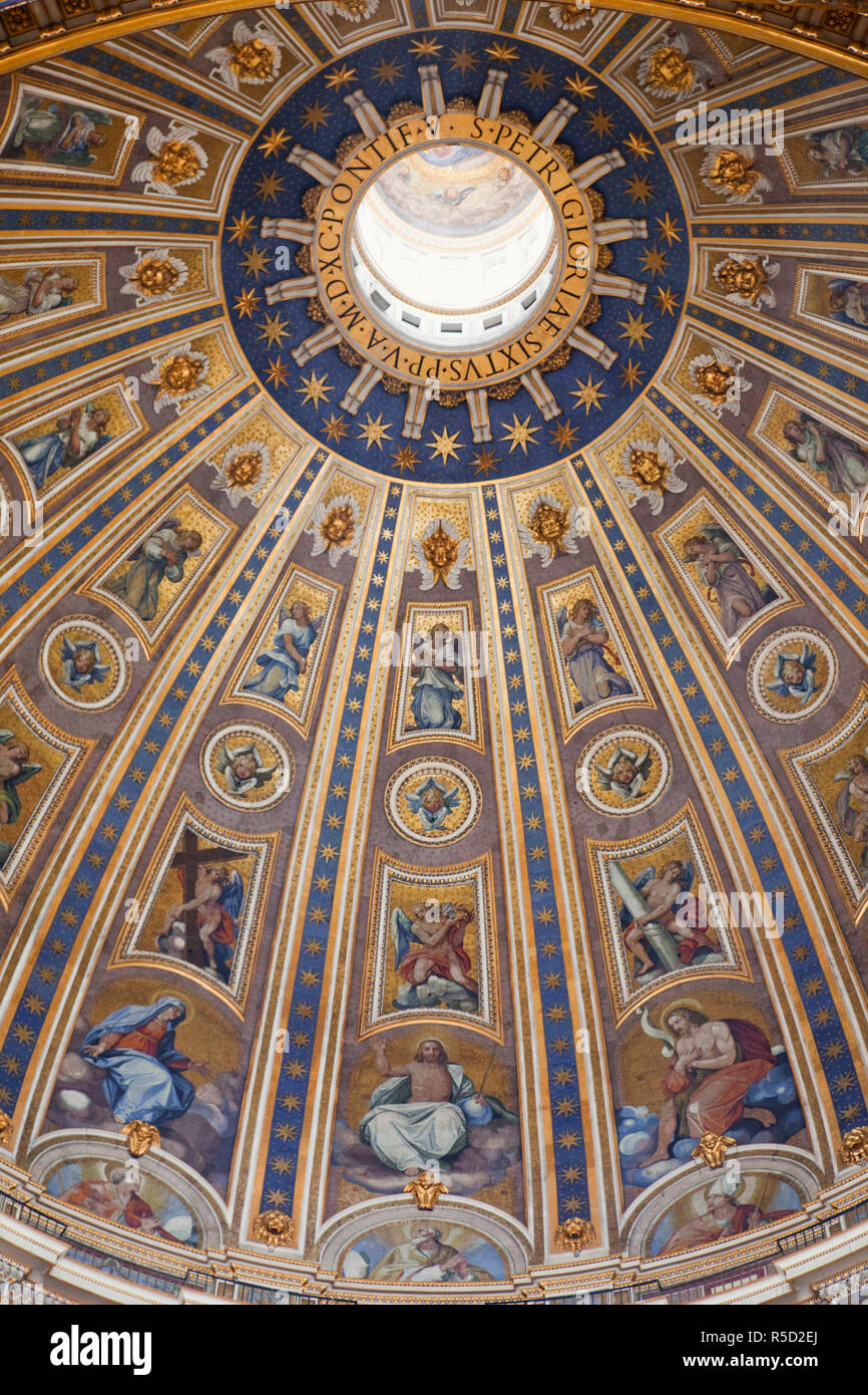Italia, Roma, il Vaticano, Interno della Basilica di San Pietro, la cupola Foto Stock