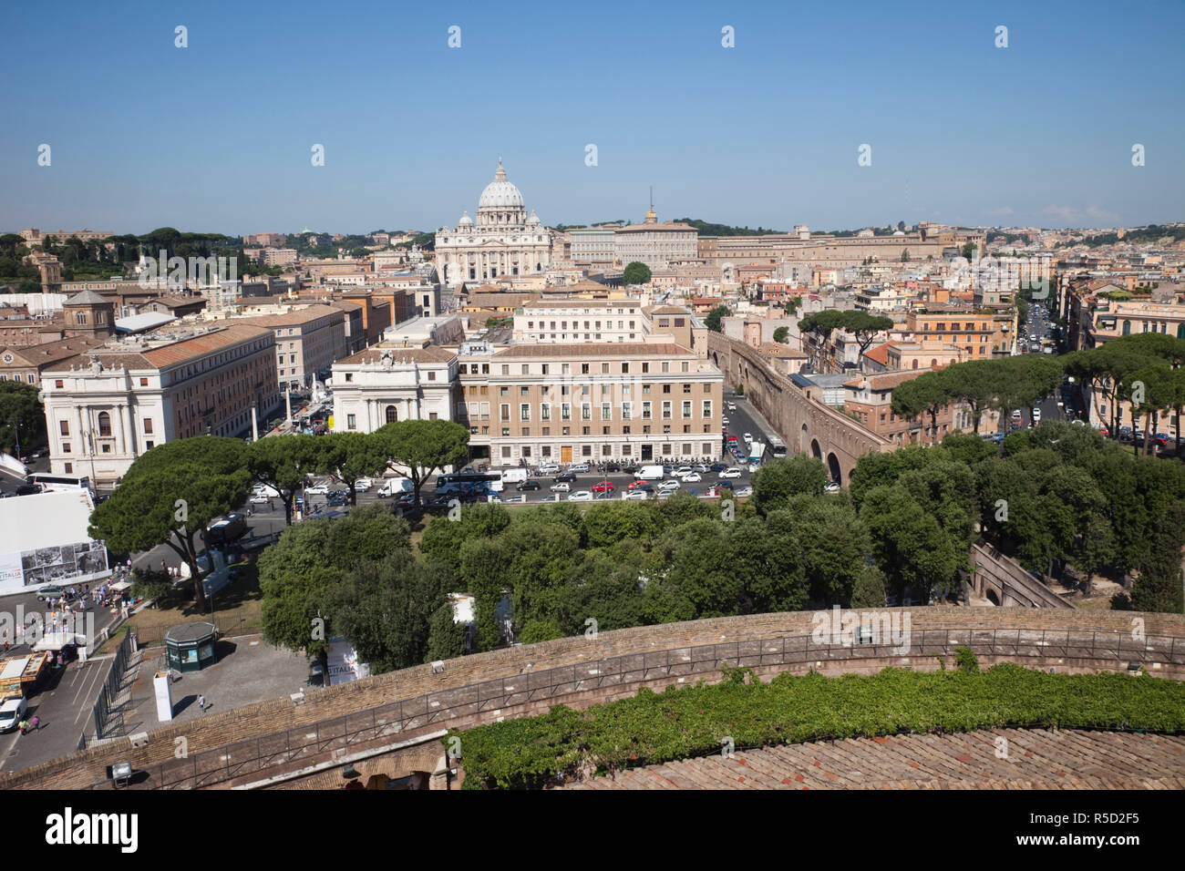 Italia, Roma, vista del Vaticano da Castel Sant'Angelo Foto Stock