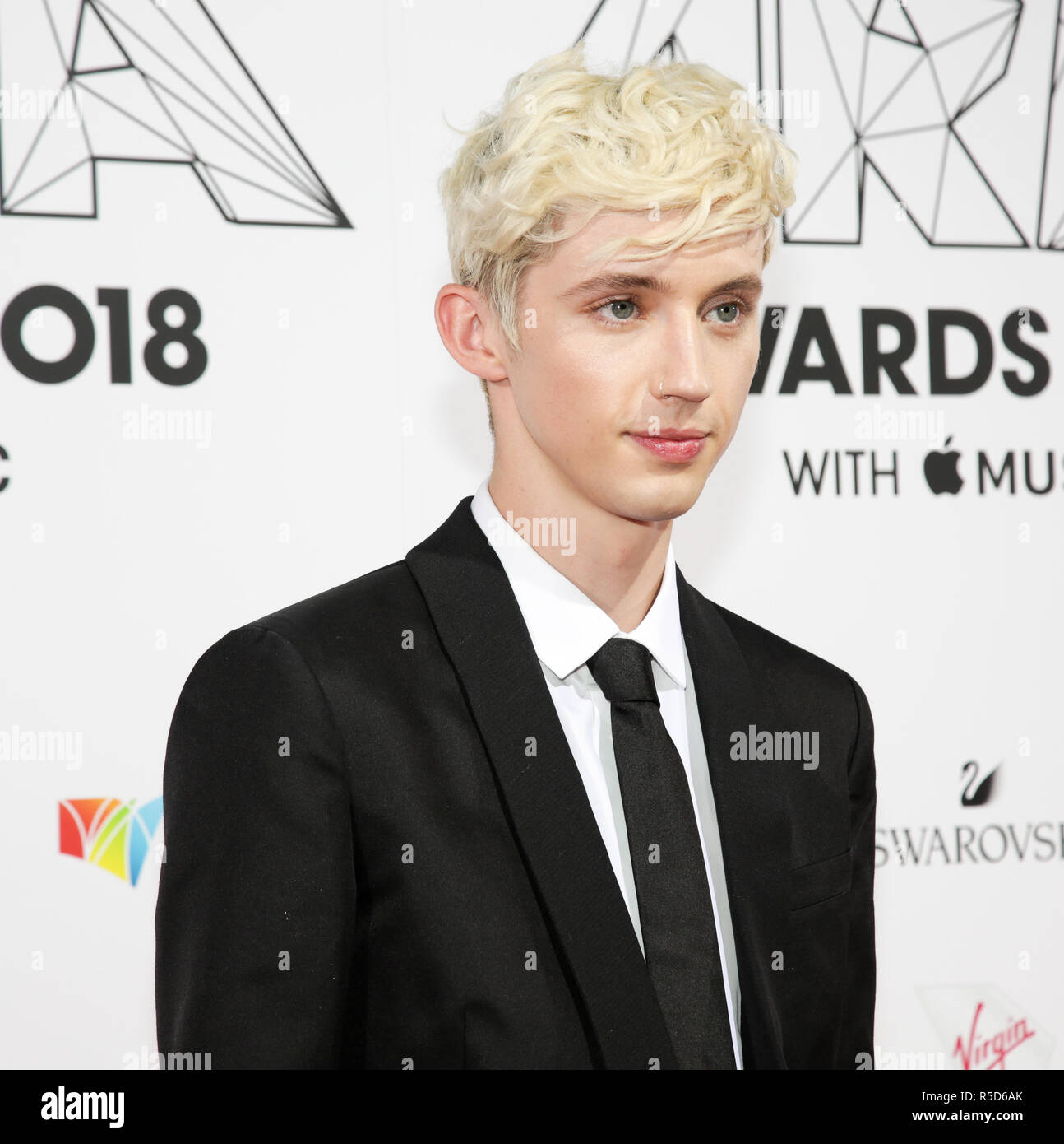 Sydney, NSW, Australia. 28 Nov, 2018. Troye Sivan visto sul tappeto rosso durante il 2018 ARIA Awards. Credito: Belinda Vel/SOPA Immagini/ZUMA filo/Alamy Live News Foto Stock