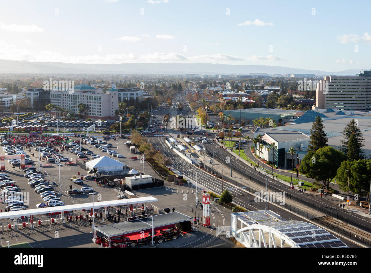 Santa Clara CA. 30 Novembre, 2018. Levi's Stadium opinioni prima che il Washington Huskies vs Utah Utes a Levi Stadium di Santa Clara, CA. Il 30 novembre 2018 (foto di Jevone Moore) Credito: csm/Alamy Live News Foto Stock