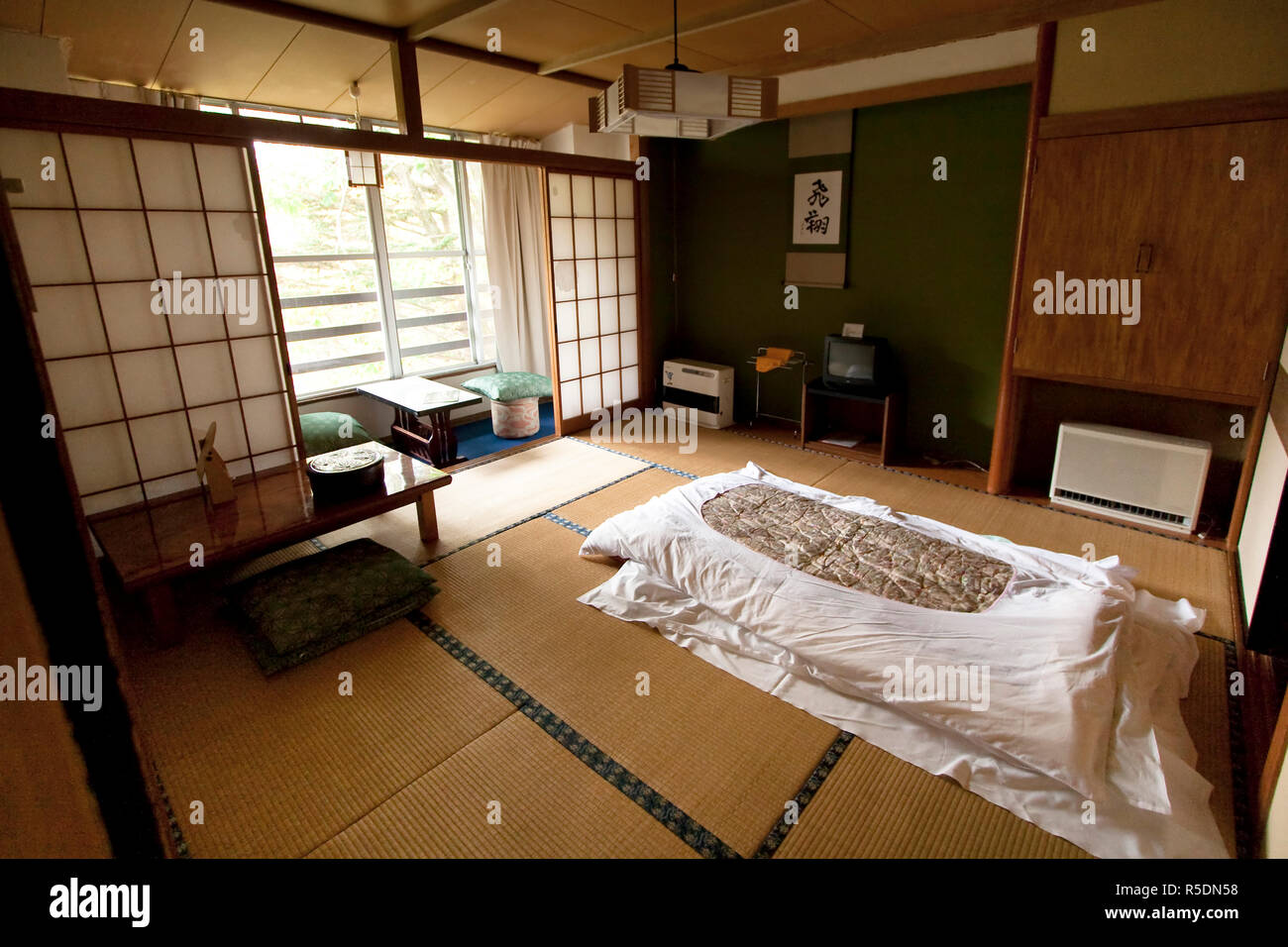 Giappone, isola di Honshu, Togakushi Mountain Range, ryokan tradizionale giapponese (Guesthouse) Foto Stock