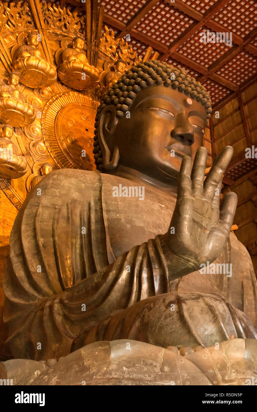 Giappone, isola di Honshu, Nara, Todai-Ji tempio, Daibutsu-den HALL (Hall del Grande Budda), 16m statua del Buddha Foto Stock