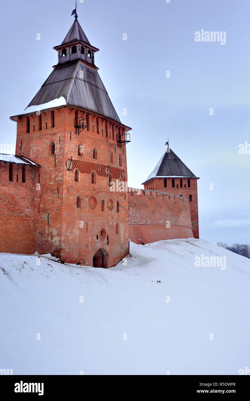Le mura e le torri di Novgorod Cremlino, Veliky Novgorod, Novgorod, Russia Foto Stock